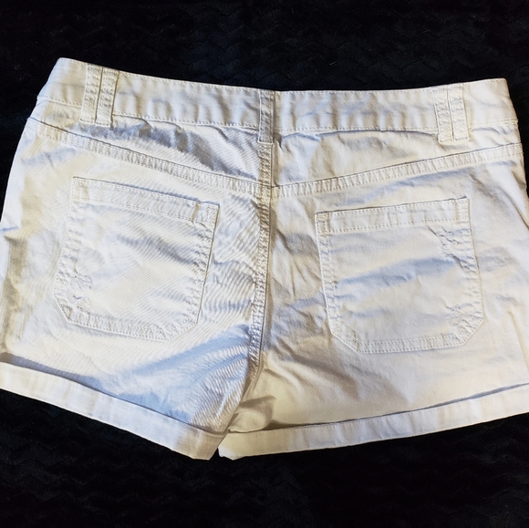 White Mossimo shorts, Size 8 - Picture 2 of 2